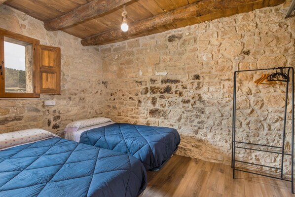 4 bedrooms, free WiFi, bed sheets