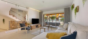 Villa 'Casa Giorianna - Luxury' with Shared Pool, Wi-Fi and Air Conditioning