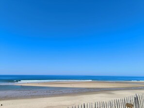 Beach nearby - Cozy apartment between lake and ocean – Terrace & shared pool in Carcans-Maubuisson (Carcans)