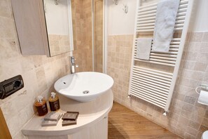 Ducha, secador de pelo, toallas