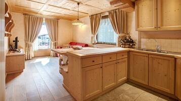 雪櫃、微波爐、焗爐、爐具