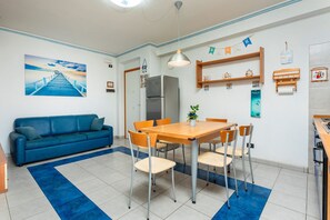 Interior - Apartment 'La Dolce Vita - Panoramico' with Sea View, Wi-Fi and Air Conditioning (Mascali)