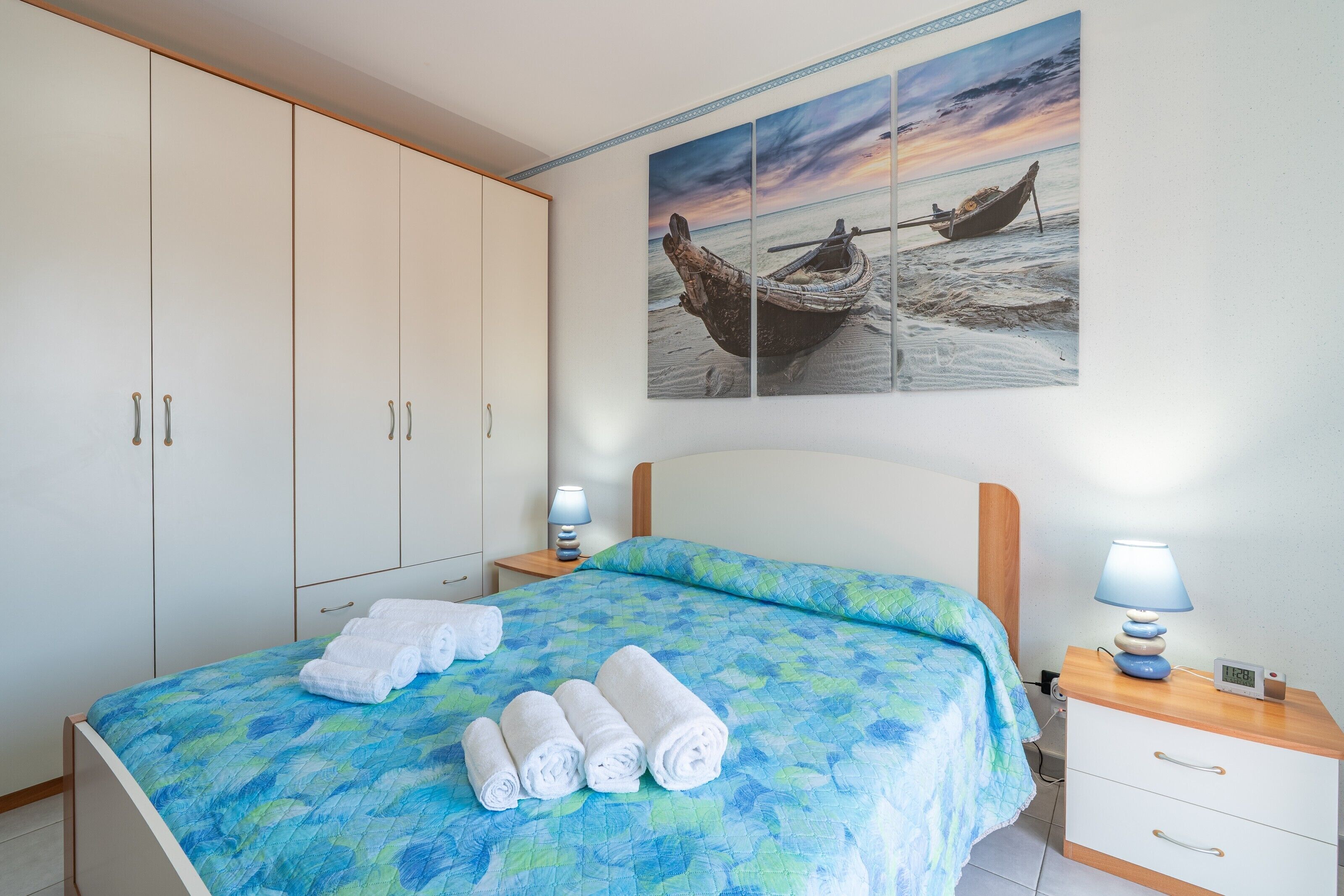 2 slaapkamers, een strijkplank/strijkijzer, gratis wifi, beddengoed