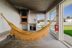 Terrace/patio - Holiday Home 'Viana Beach Surf House' with Sea View, Private Pool and Wi-Fi (Viana do Castelo)