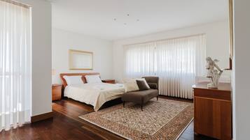 5 habitaciones, tabla de planchar con plancha y wifi gratis