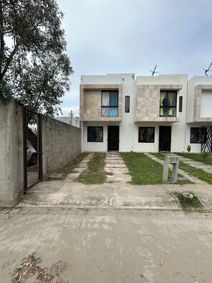 Front of property - CASA EN RENTA EN PARAISO TABASCO P ESTE (Paraiso)