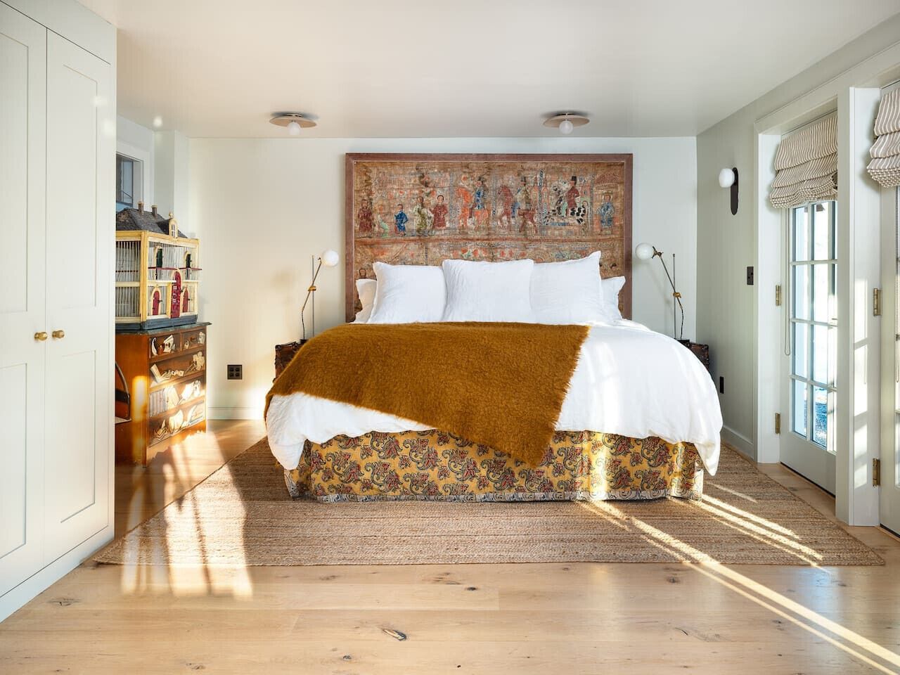 3 bedrooms, desk, iron/ironing board, travel crib