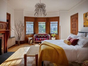 5 bedrooms, desk, iron/ironing board, free WiFi