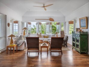 Smart TV, books, stereo, offices