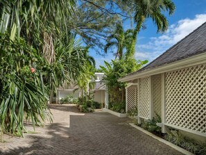 Property grounds - Villa Jamille • Stunningly Designed w/ Pool, Sauna & Beach Access (Port Antonio)