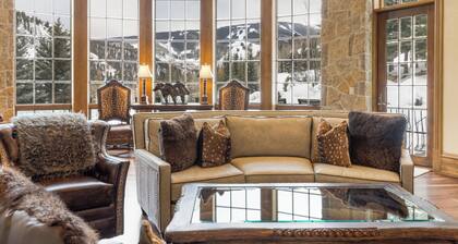 North Starr Chateau - 7 Bedroom Suites, Game Room, Home Theater & more