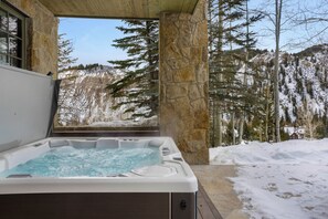 Bañera de hidromasaje al aire libre