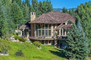 Exterior - North Starr Chateau at Beaver Creek: 7 Bedroom Suites, Hot Tub, Game Room, Home Theater & more (Avon)