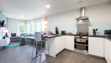 Single Room, Non Smoking | Shared kitchen