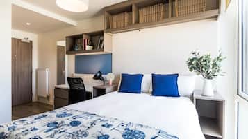 Blackout curtains, free WiFi