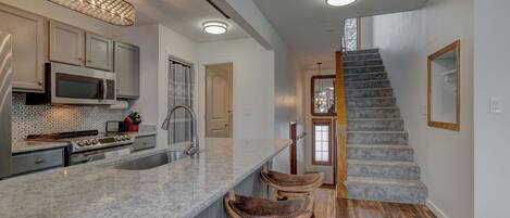 Refrigerador, microondas, horno, placa de cocina