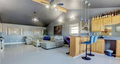 Modern Home Fenced Yard:4 Mi to Downtown Lexington Near Kentucky Horse Park & UK