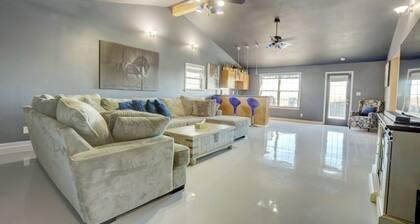 Modern Home Fenced Yard:4 Mi to Downtown Lexington Near Kentucky Horse Park & UK