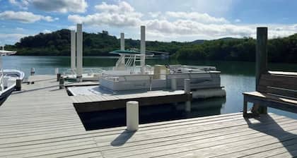 Charming 1BD/1BA Cottage with View of Man O' War Harbor, A/C and WiFi