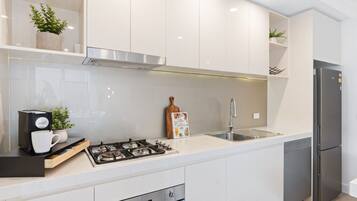 Fridge, microwave, oven, stovetop