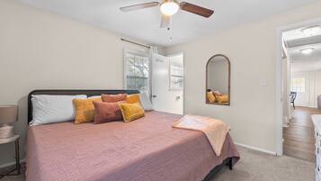 4 bedrooms, iron/ironing board, WiFi, bed sheets