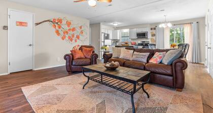 4 bedroom, King Bed, 4 min to Fairgrounds, TVs in all Rooms