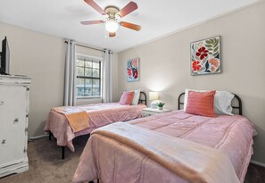 4 slaapkamers, een strijkplank/strijkijzer, wifi, beddengoed