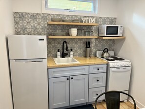 Cottage, Private Bathroom, Garden View | Private kitchen