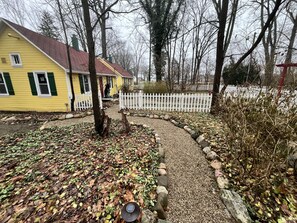 Exterior - Maplewood Cottages 2 (Coloma)