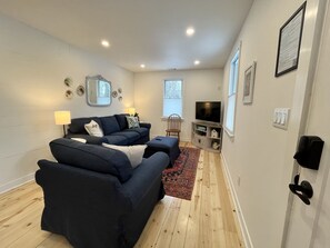 Cottage, Private Bathroom, Garden View | Lobby - Maplewood Cottages 2 (Coloma)
