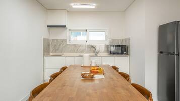 Basic Room, 2 Bedrooms (101 (Private BBQ/Pets Not Allowed)) | 2 bedrooms, free WiFi