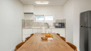 Phòng cơ bản, 2 phòng ngủ (101 (Private BBQ/Pets Not Allowed)) | 2 phòng ngủ, truy cập Internet không dây miễn phí 