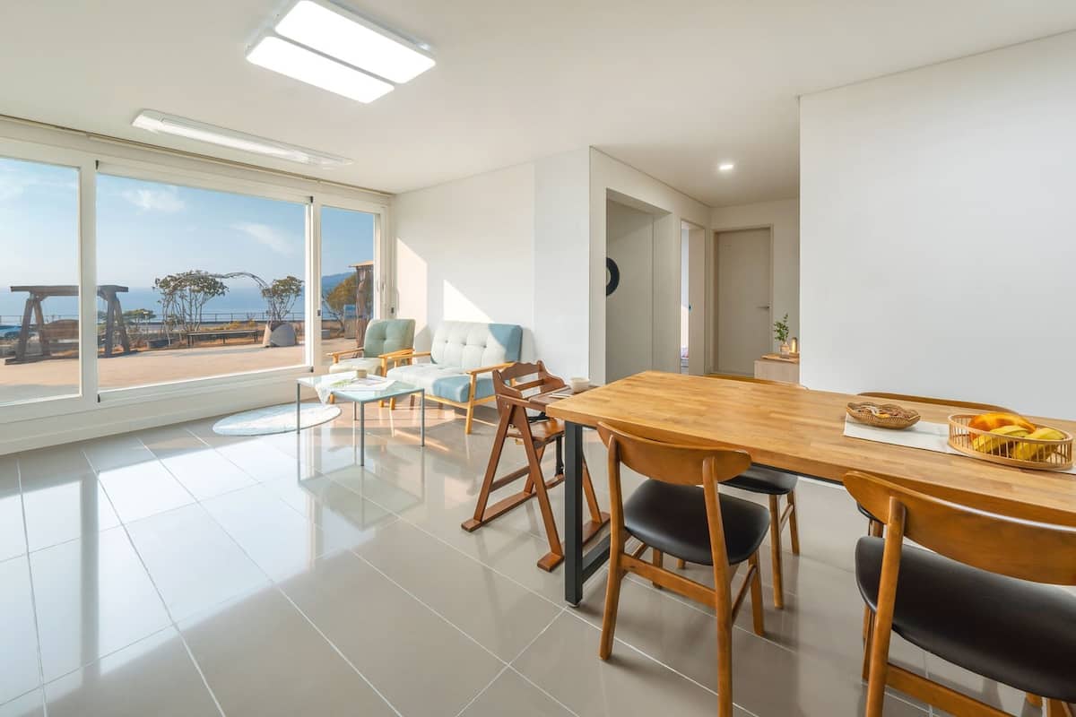 Eenvoudige kamer, 2 slaapkamers (101 (Private BBQ/Pets Not Allowed)) | 2 slaapkamers, gratis wifi