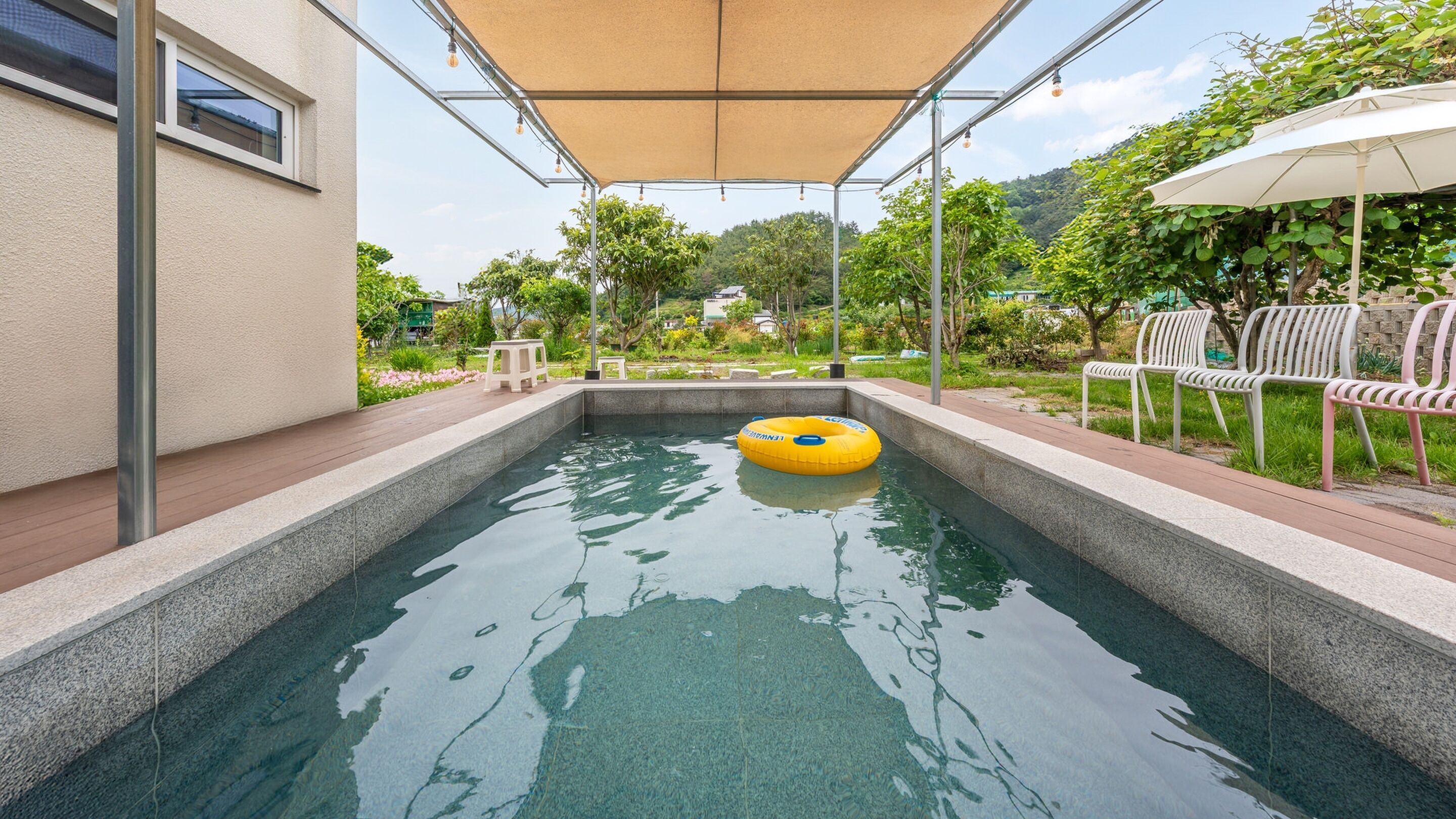 المنشأة من الخارج