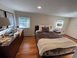 2 habitaciones, escritorio, tabla de planchar con plancha y wifi 