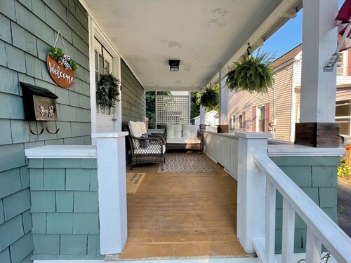 Charming 2-bedroom house just steps to racetrack