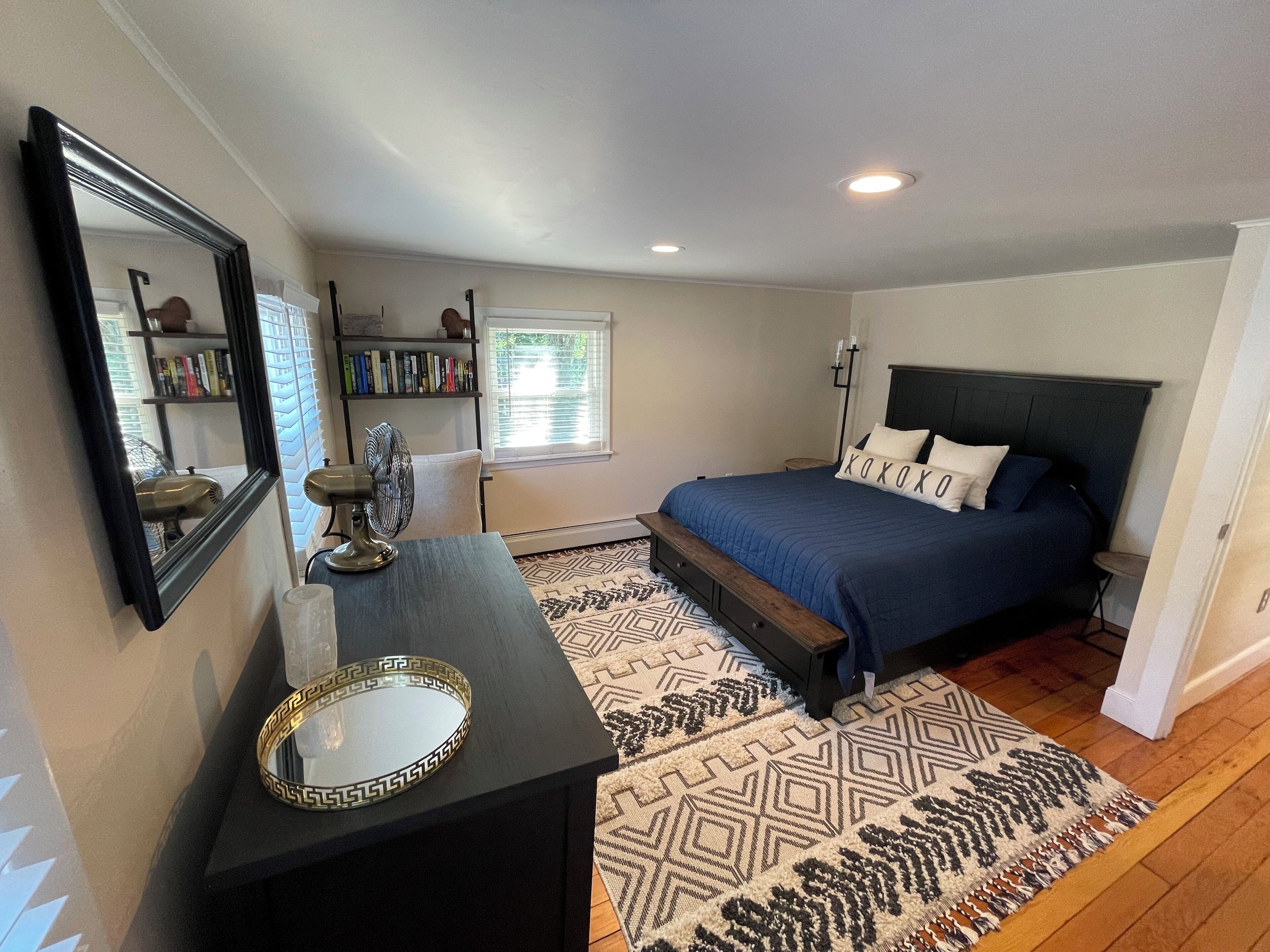 2 bedrooms, desk, iron/ironing board, WiFi