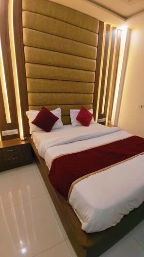 Classic Double or Twin Room | Desk, free WiFi