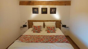 1 soverom og strykejern/-brett