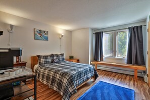 1 bedroom, WiFi, bed sheets - The Powder Pad Studio - Perfect for Two - On Shuttle Route w/ Amenities A4A (Killington)