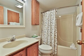 Hair dryer, towels - The Powder Pad Studio - Perfect for Two - On Shuttle Route w/ Amenities A4A (Killington)