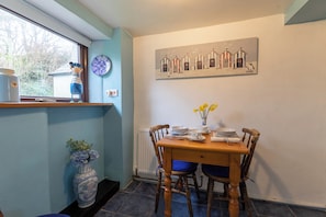 Cottage, 3 Bedrooms | Private kitchen | Fridge, microwave, oven, coffee/tea maker - Sylvie's Country Cottage (Bideford)