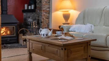 Cottage, 3 Bedrooms | Living area | 40-inch flat-screen TV with digital channels, TV
