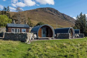 Premium bedding, down duvets, individually decorated, free WiFi - Loch Broom Glamping (Garve)