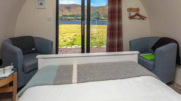 Premium bedding, down duvets, individually decorated, free WiFi