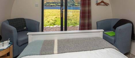 Ferienhütte (The Hector) | Hochwertige Bettwaren, Daunenbettdecken, individuell dekoriert