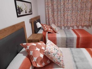 1 bedroom, desk, iron/ironing board, travel cot - Apartamento La Solanita (Artenara)