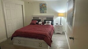 2 chambres, fer et planche à repasser, Wi-Fi, draps fournis