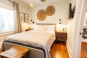 1 Schlafzimmer, Schreibtisch, Bügeleisen/Bügelbrett, Reisekinderbett