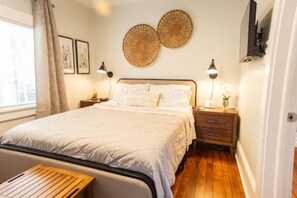 1 slaapkamer, een strijkplank/strijkijzer, reisbedje, wifi